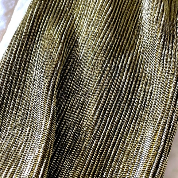 - m e t a l l i c  b l o u s e - deep golden with black fabric woven in between - Picture 5 of 6